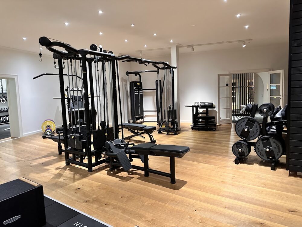 Professional Technogym training equipment in a fitness room – serviced efficiently with Business Central Service Management by Pedan.
